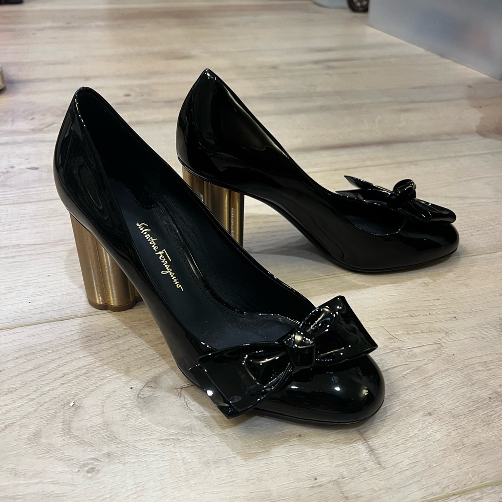 Salvatore Ferragamo Black Patent‎ Bow Block Heel Pumps 7.5 – New w/ Dust Bag